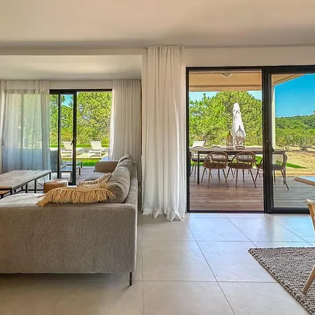 Calarossa Bay 公寓式酒店 4*