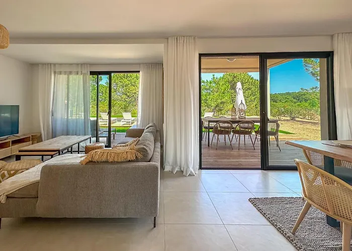 Calarossa Bay 公寓式酒店 4*