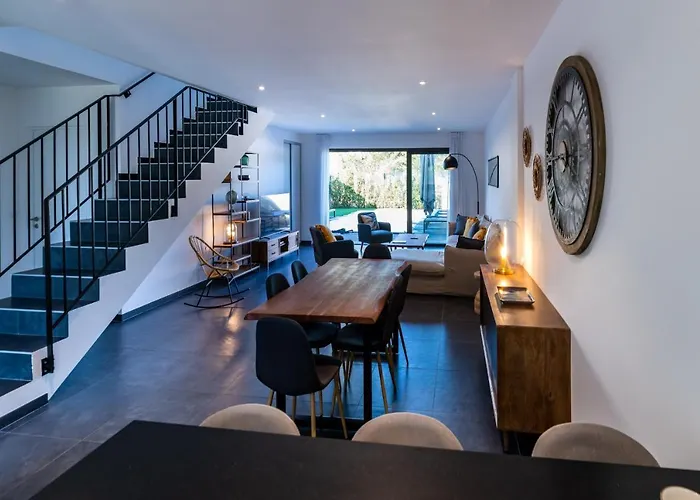 מלון דירות Calarossa Bay 4*