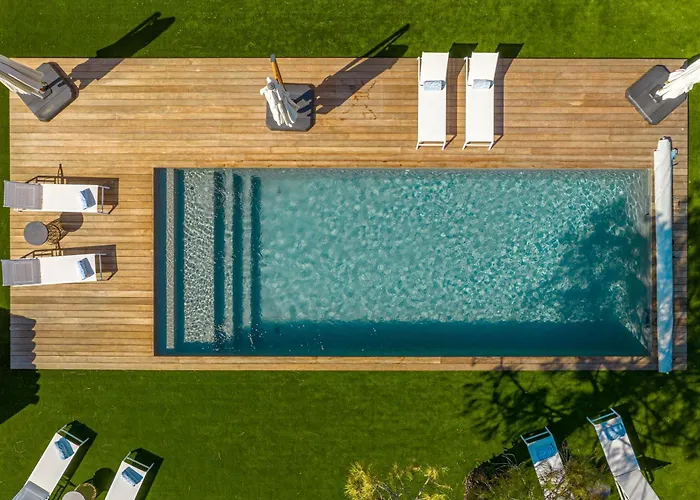 מלון דירות Calarossa Bay 4*