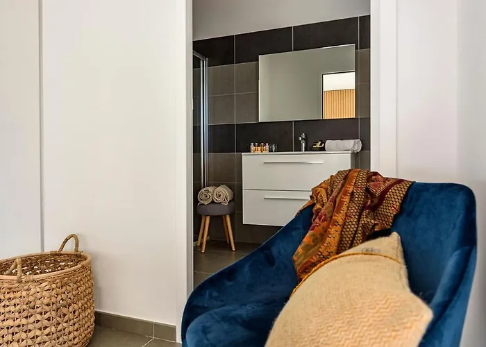 מלון דירות Calarossa Bay 4*